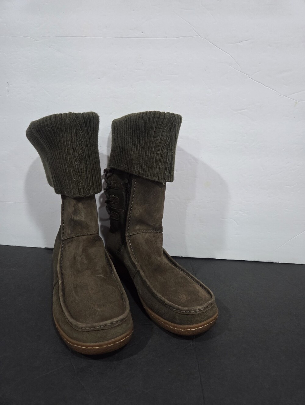 The North Face Women's Olive Suede Winter Boots Fold Over Ribbed Cuffs Sz.7.5